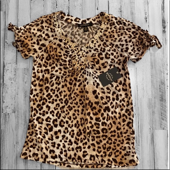 Goddess Tops - NWT Goddess Women’s Leopard Print Casual Top